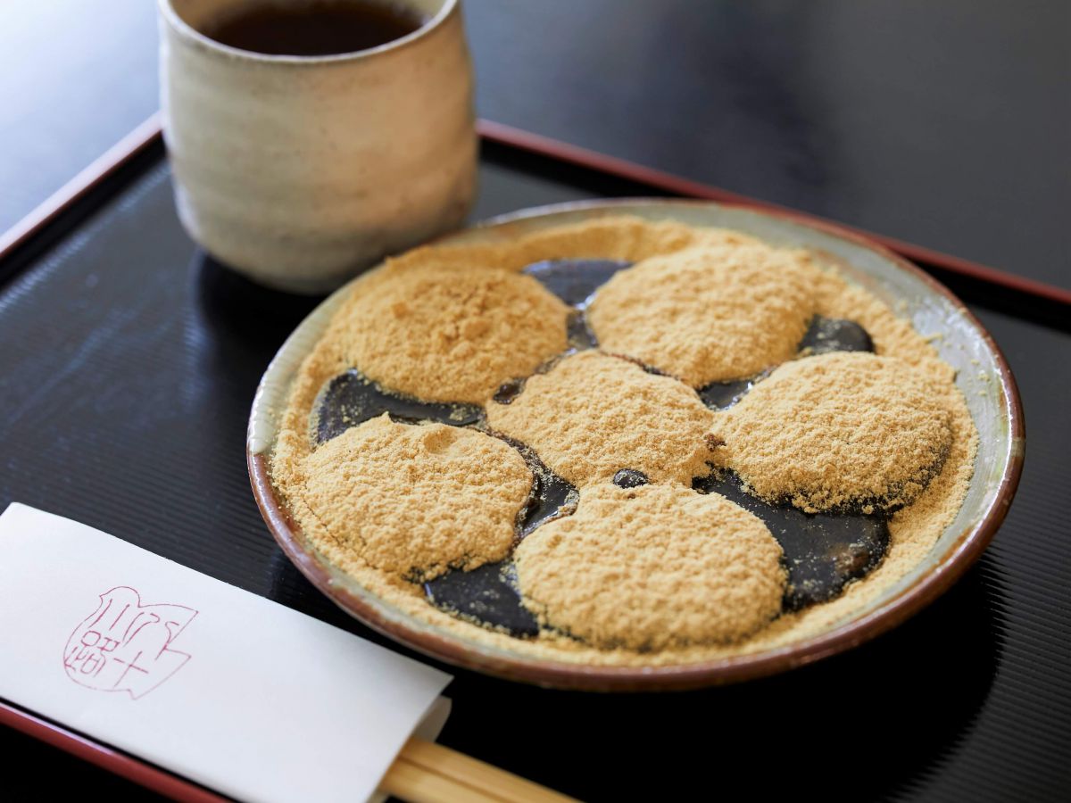 本わらび餅（ほうじ茶付き） 800円（税込）