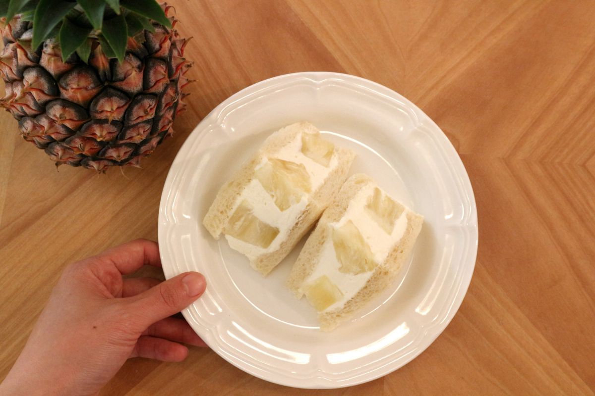 旬のフルーツサンド　ハーフサイズ680円～