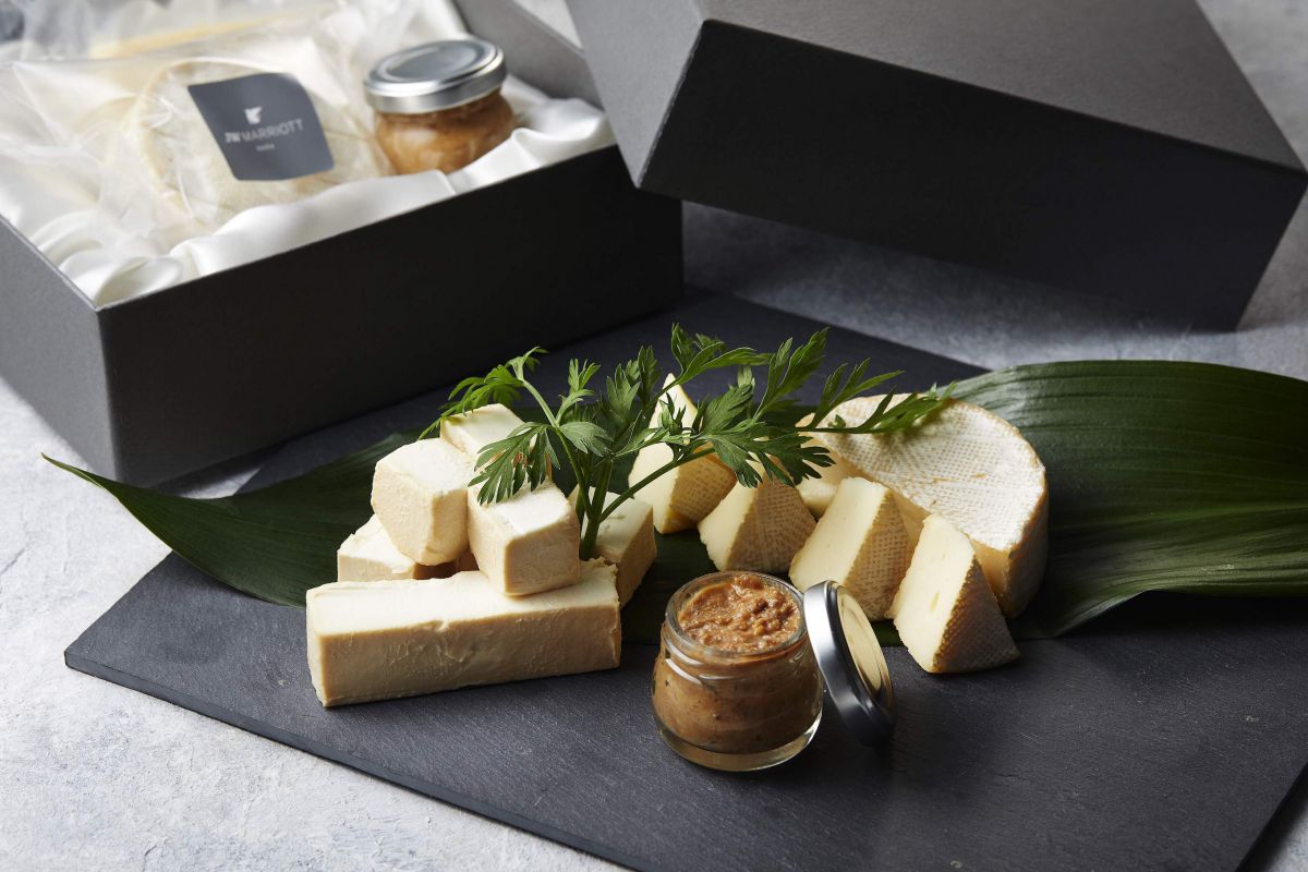 日本料理「校倉」謹製　クリームチーズ・カマンベールチーズの奈良粕漬け  3500円