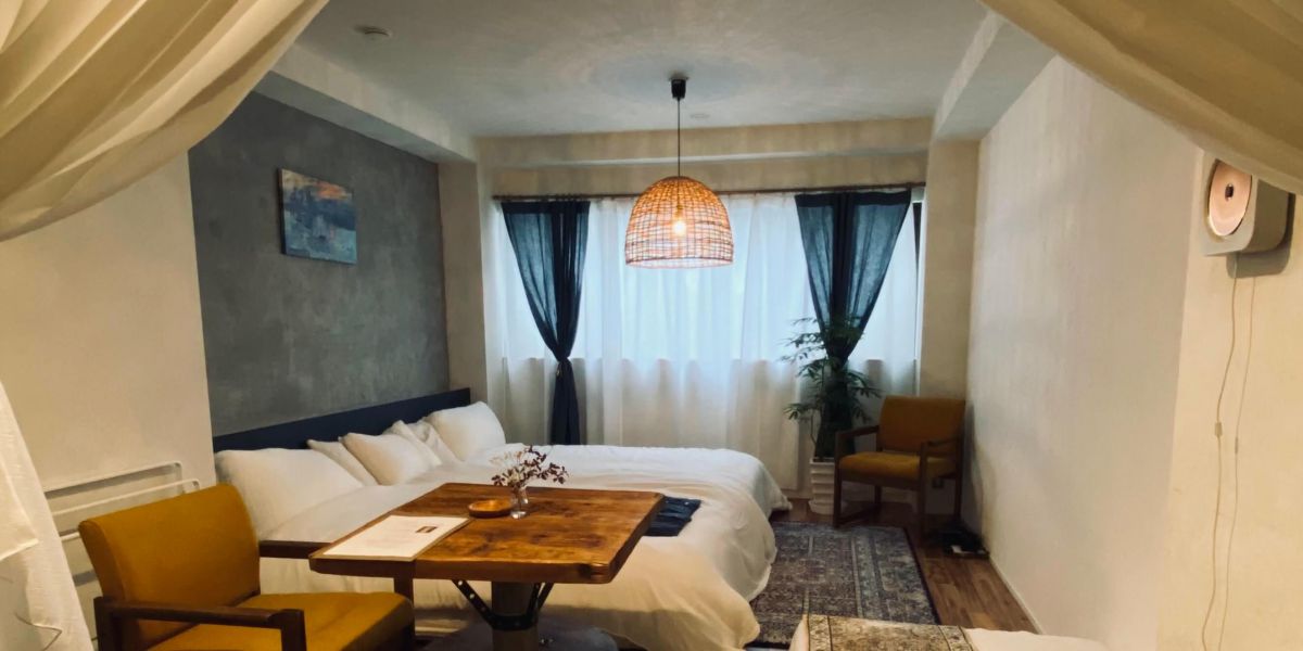 フロア貸切のプライベート空間！映画のようなレトロな世界が広がるホテル「TOE LIBRARY」