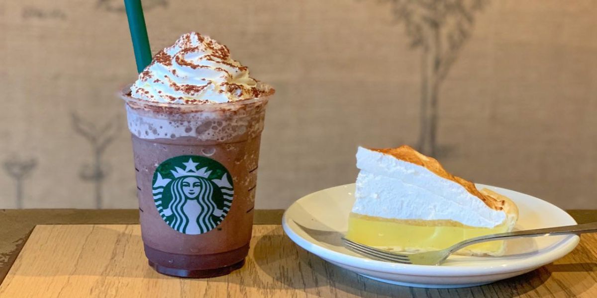 【スタバ新作・実食レポート】チョコケーキは、アールグレイ味！「チョコレート ティー ケーキ フラペチーノ®」が登場。おすすめ無料カスタマイズも紹介