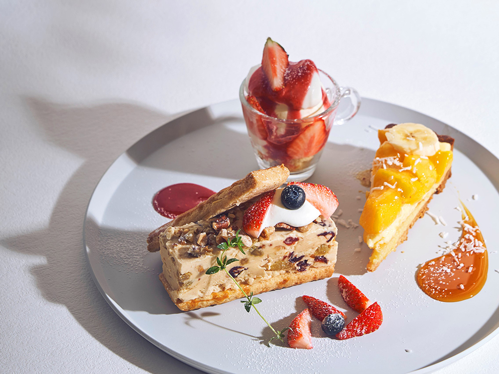「選べるメインの贅沢デザートプレート」1500円（税込）