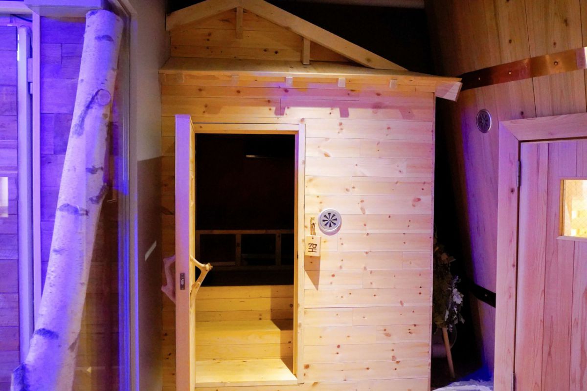 OKEサウナエリアにある「からふろ」。一人貸し切り状態で瞑想が楽しめます