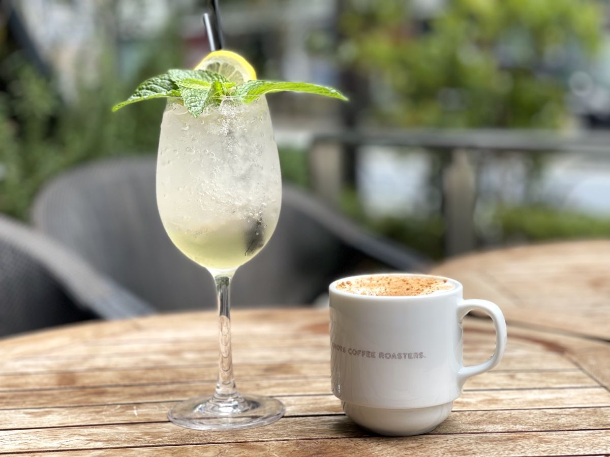 左から「瀬戸内柚子 スカッシュ」800円 「アップルパイラテ」700円（ともに税込）※ともに季節限定