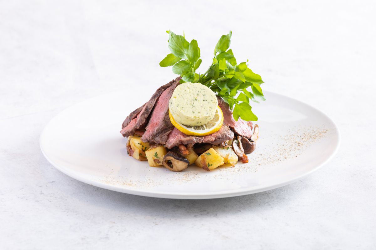 サーロインステーキ レモンバターソース添え 2300円