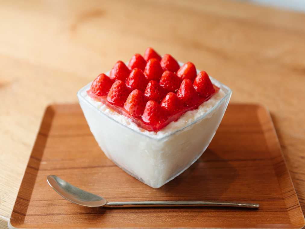 苺畑でレアチーズ(4ヘクタール) 1400円