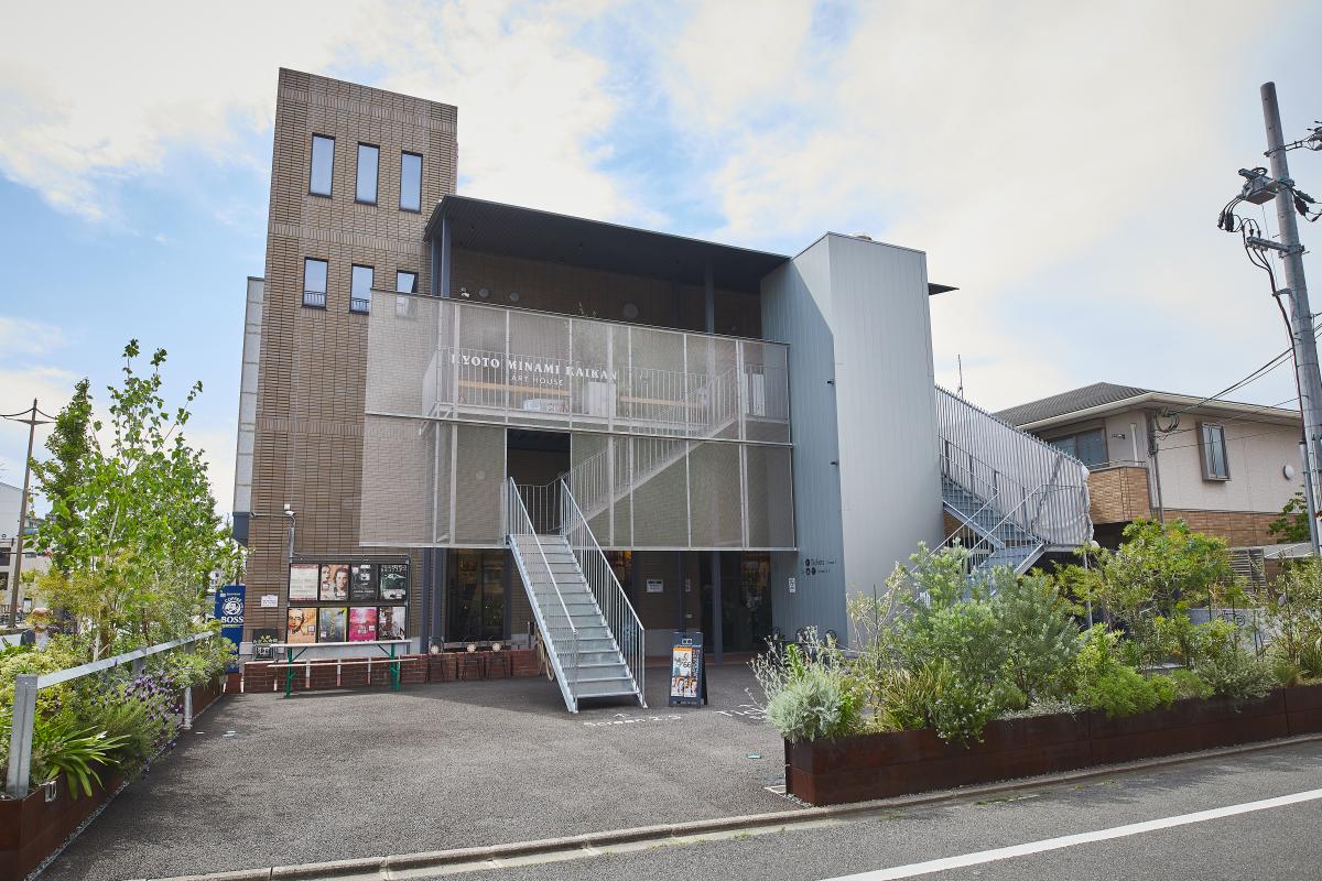 有名どころの観光地から少し離れたエリアにある