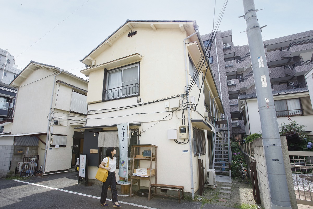 アパート前では週に1回ほど、三浦野菜の無人販売も