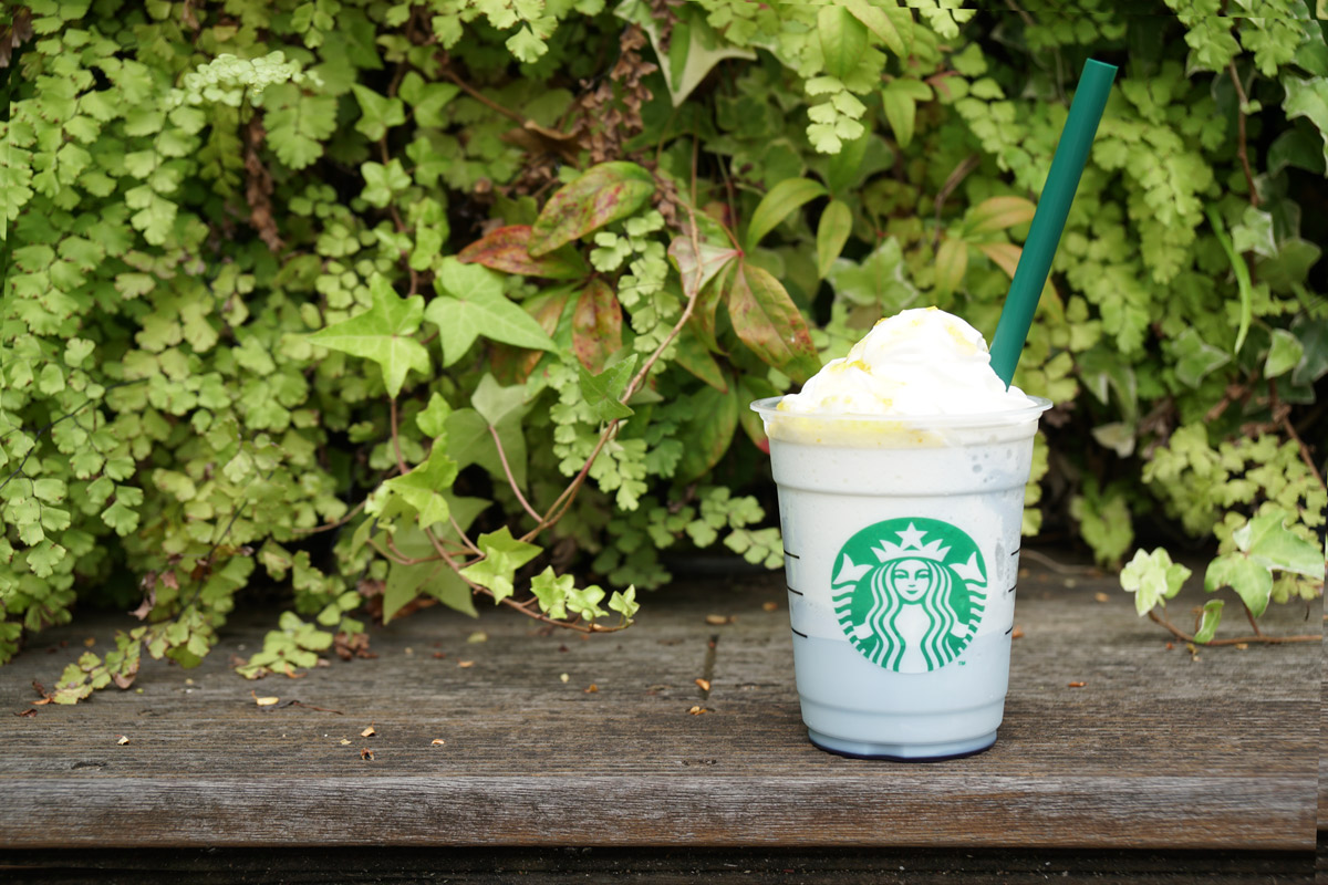 「神奈川 サマーブルー クリーム フラペチーノ®」Tall 669円（お持ち帰り）/ 682円（店内利用）※Tallサイズのみ
