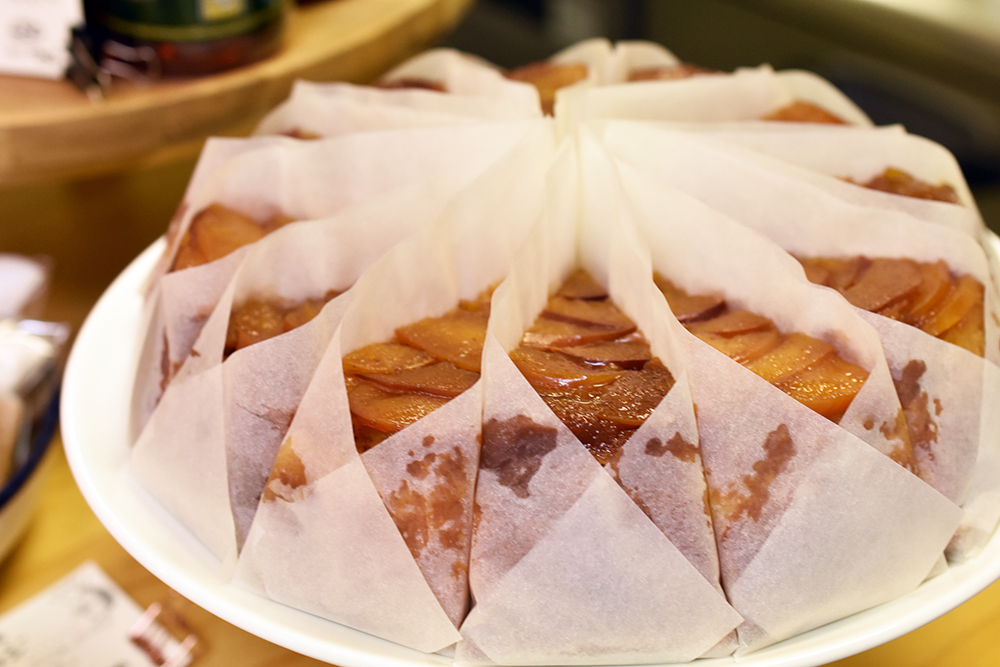 「リンゴのアップサイドダウンケーキ」560円