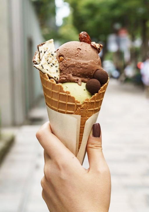 「アイス ダブル」 780円　※コーンとカップから選べます。