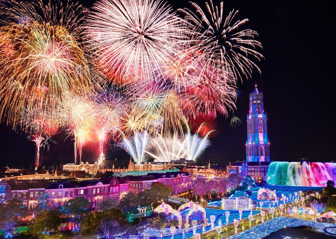 各日約3000発の花火が夏の夜空に打ち上がる