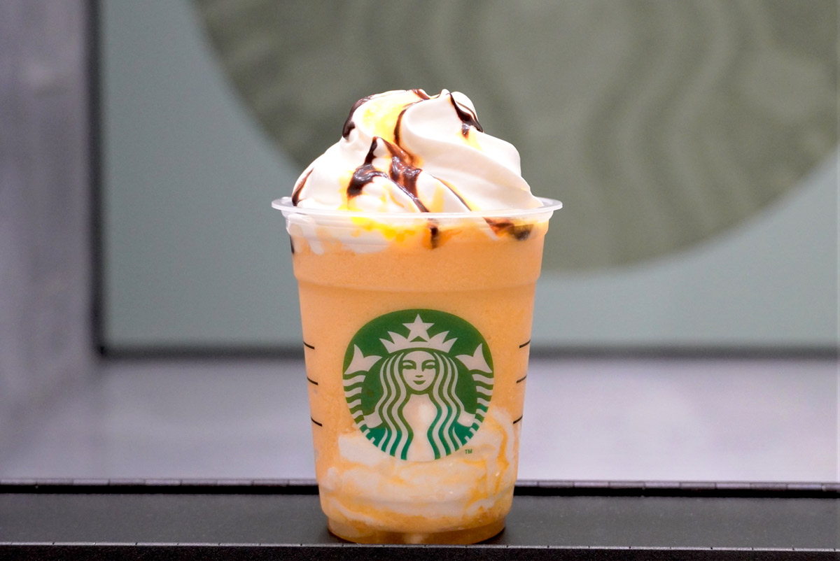 「大阪 めっちゃ くだもん フラペチーノ®」Tall 669円（お持ち帰り）/ 682円（店内利用）※Tallサイズのみ