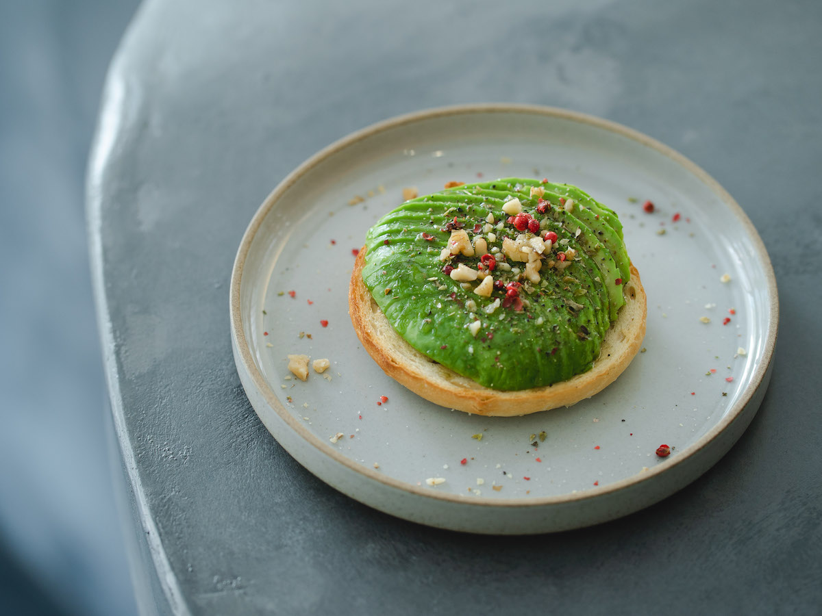 アボカドオープンベーグル