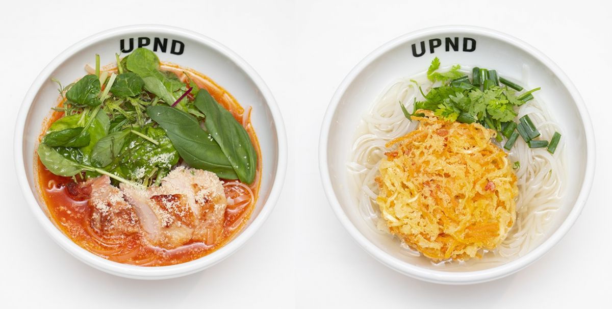 （左）「グリルチキンのトマトスープフォー」750円、（右）「青パパイヤのかき揚げフォー」630円