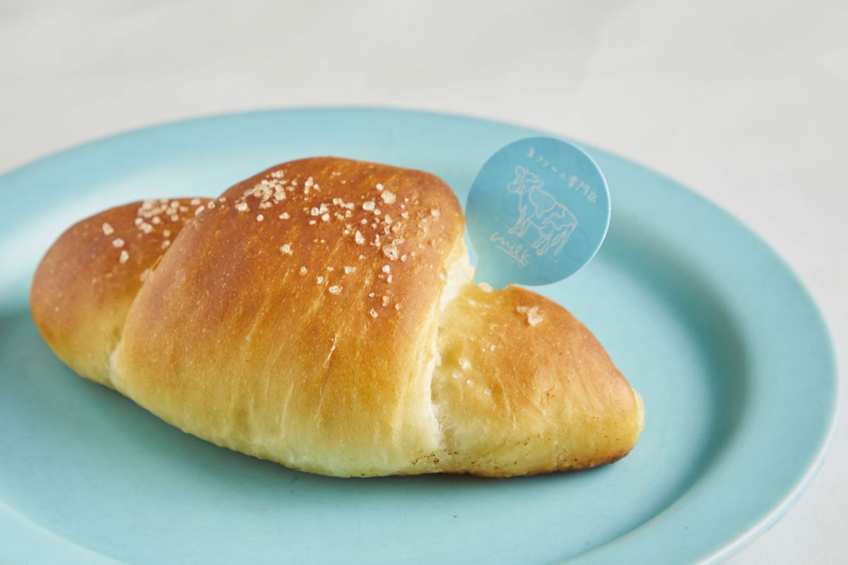 ミルク塩バターパン 220円