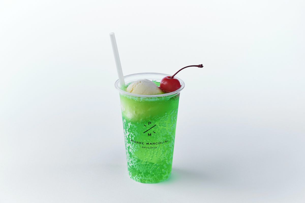 「クリームソーダフロート～ショコラブラン～」（テイクアウト864円 カフェ990円）