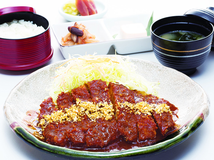  金箔ののった限定メニュー「黄金みそかつ御膳」3100円をチェック！