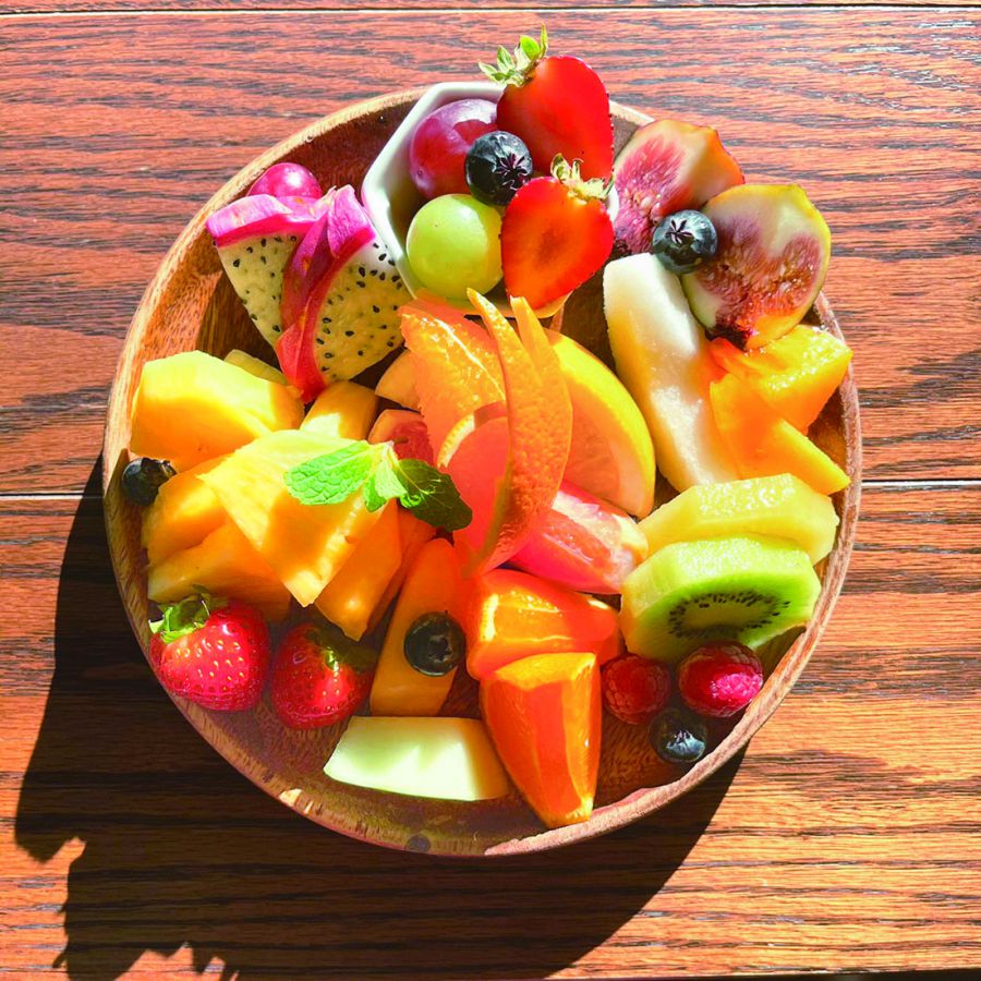 約15種類の果物が並ぶフルーツビュッフェが大人気