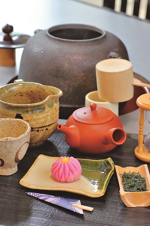 人気の煎茶と和菓子のセット