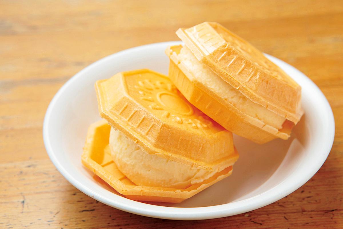 アイスモナカ1個150円