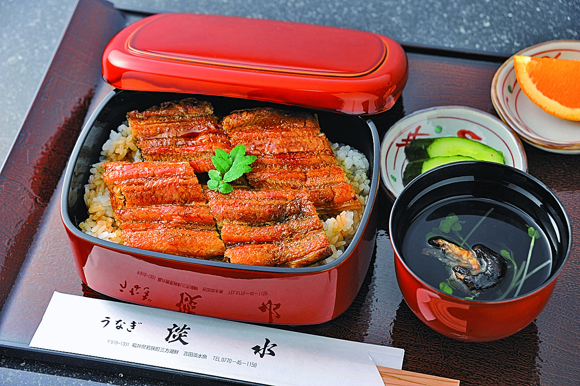 ウナギ重箱（並）4000円。直火で焼き上げた関西風のウナギは、表面がサクッとした食感でおいしい！