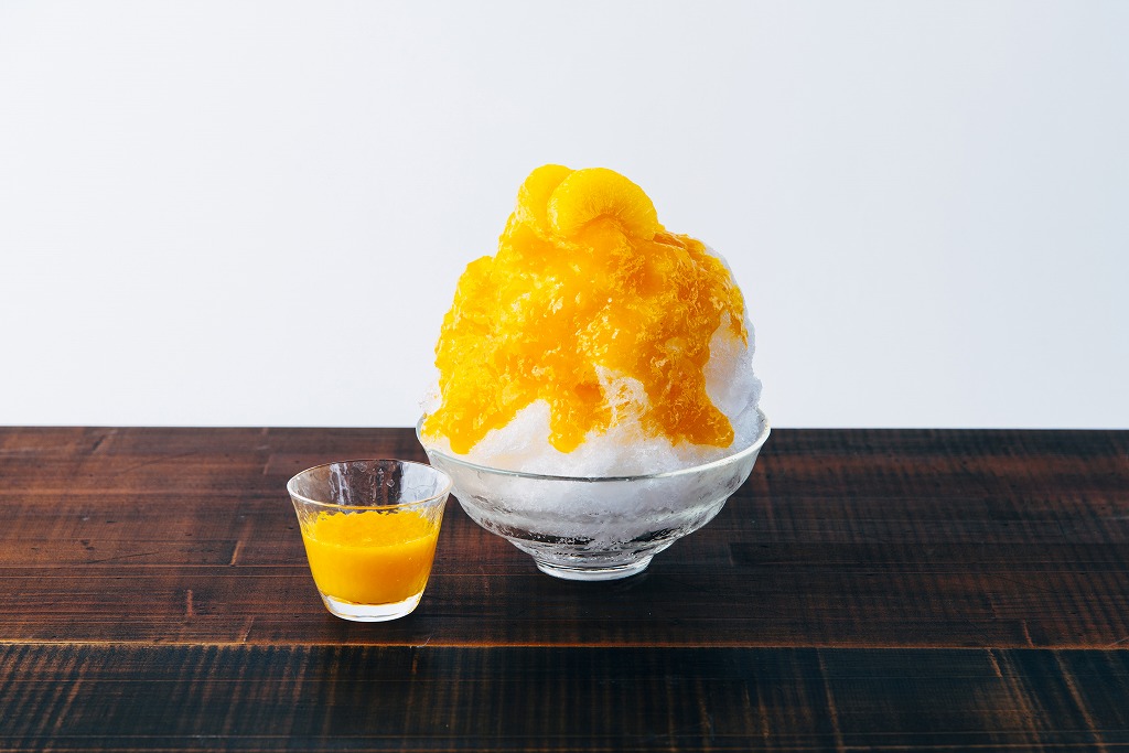 「かき氷　みかん」1400円と「おすすめのリキュール　みかん」300円
