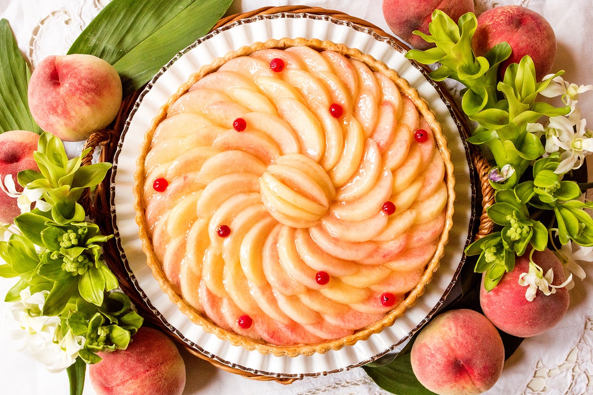 「桃のタルト」ピース 820円、ホール（25cm）8208円