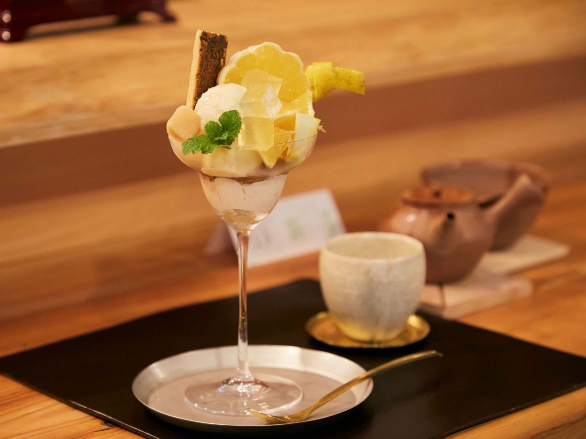檸檬のパフェと牧之原つゆひかり煎茶のセット 2200円