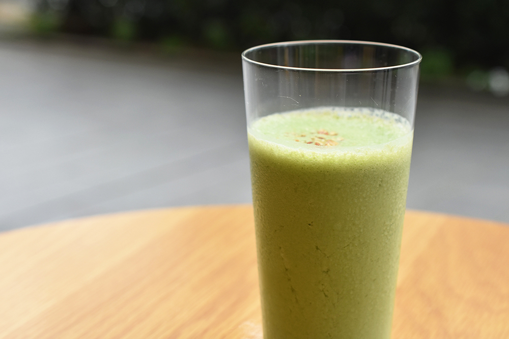 「有機野菜と豆乳グルトのグリーンスムージー」550円