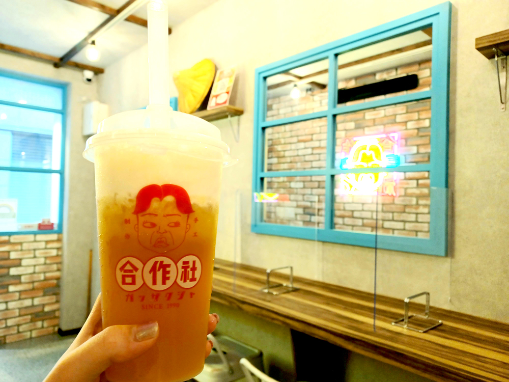 「自家製パイナップル緑茶ティー」550円