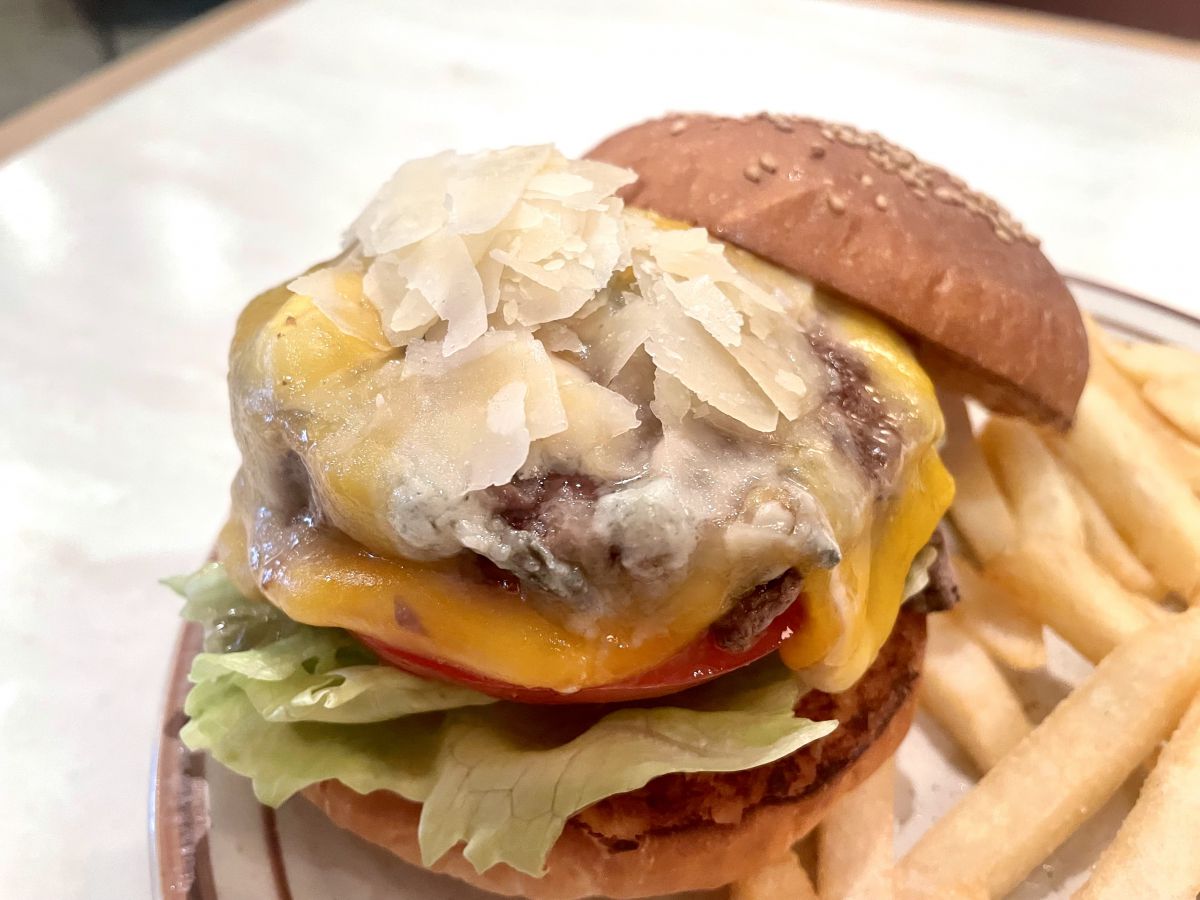 「ホホカムハニーチーズバーガー」1820円