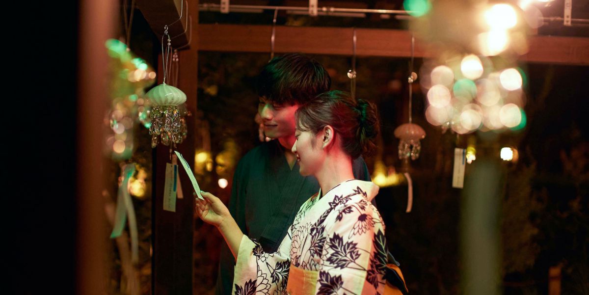 『京都水族館』に130個のクラゲ風鈴が登場する「くらげと風鈴」。夜はライトアップも