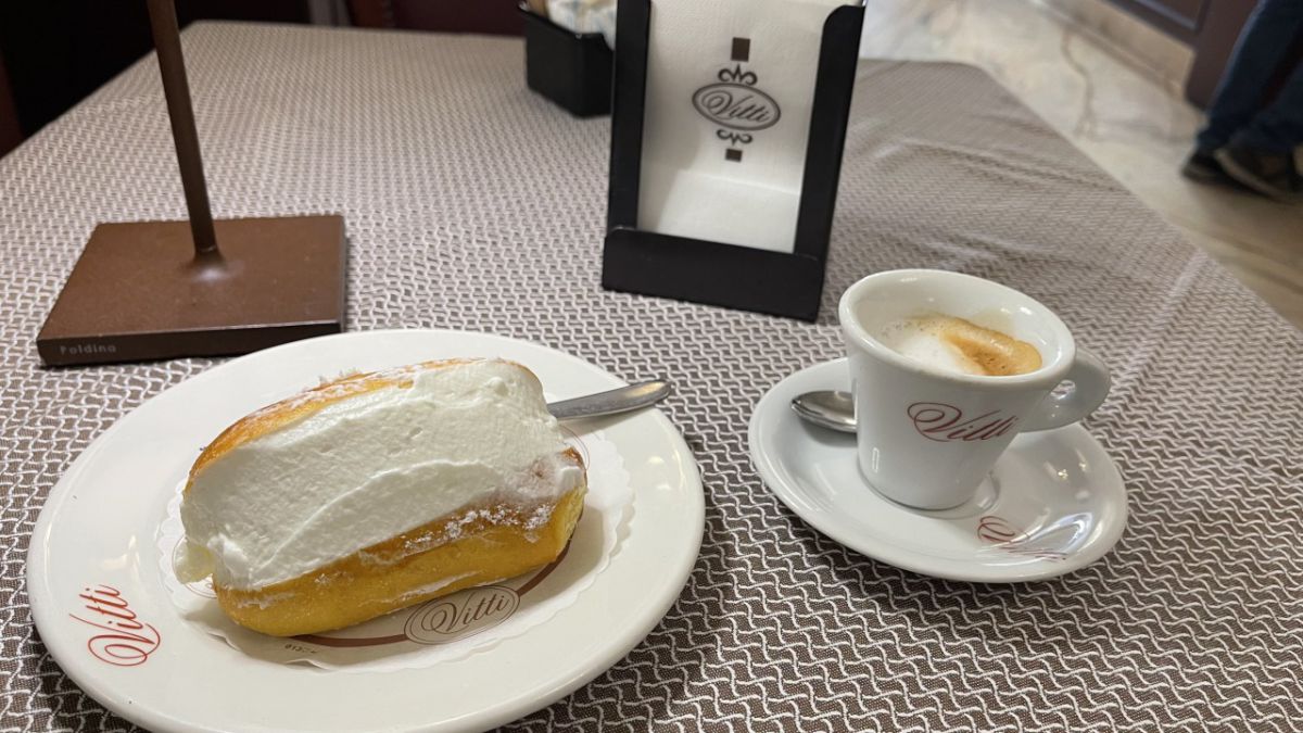 これが本場のマリトッツォ！ツアーではマリトッツォが食べられるバールも紹介します♪