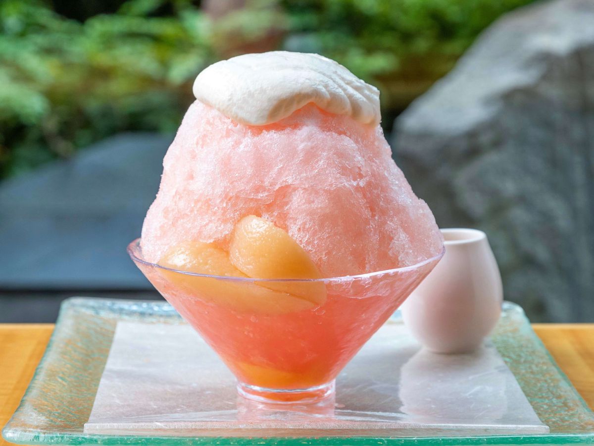 「ピーチ 〜白桃のコンポートとヨーグルトソース バニラアイスを閉じ込めて〜」2200円(サービス料込)