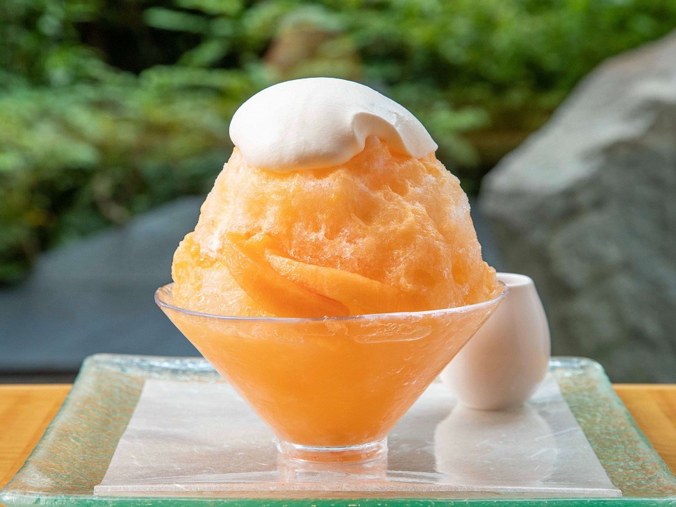 「メロン 〜赤肉メロンとヨーグルトソース バニラアイスを閉じ込めて〜」2400円(サービス料込)