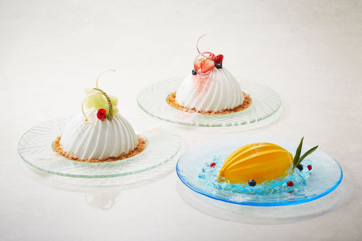 「レモネード」(前)、「ミルクメロン」(中)、「ストロベリー」(奥) 各1815円(サービス料込)