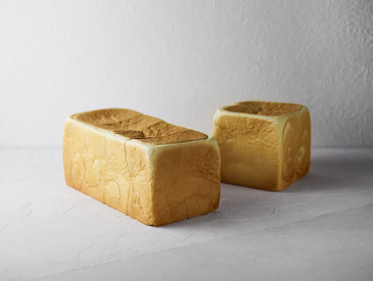 「生」食パン」レギュラー（2斤) 864円、ハーフ（1斤) 432円