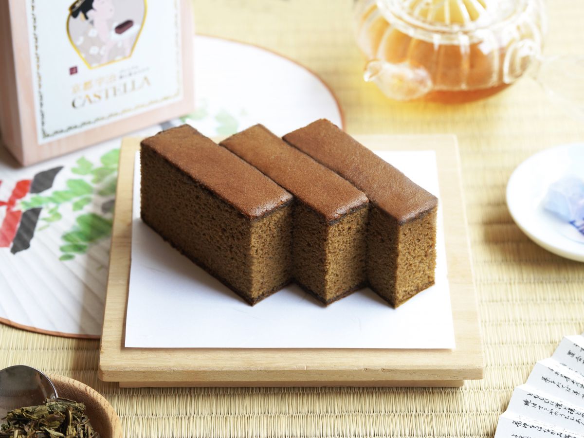 「プレミアム焙じ茶カステラ」 5切れ（半斤）1381円