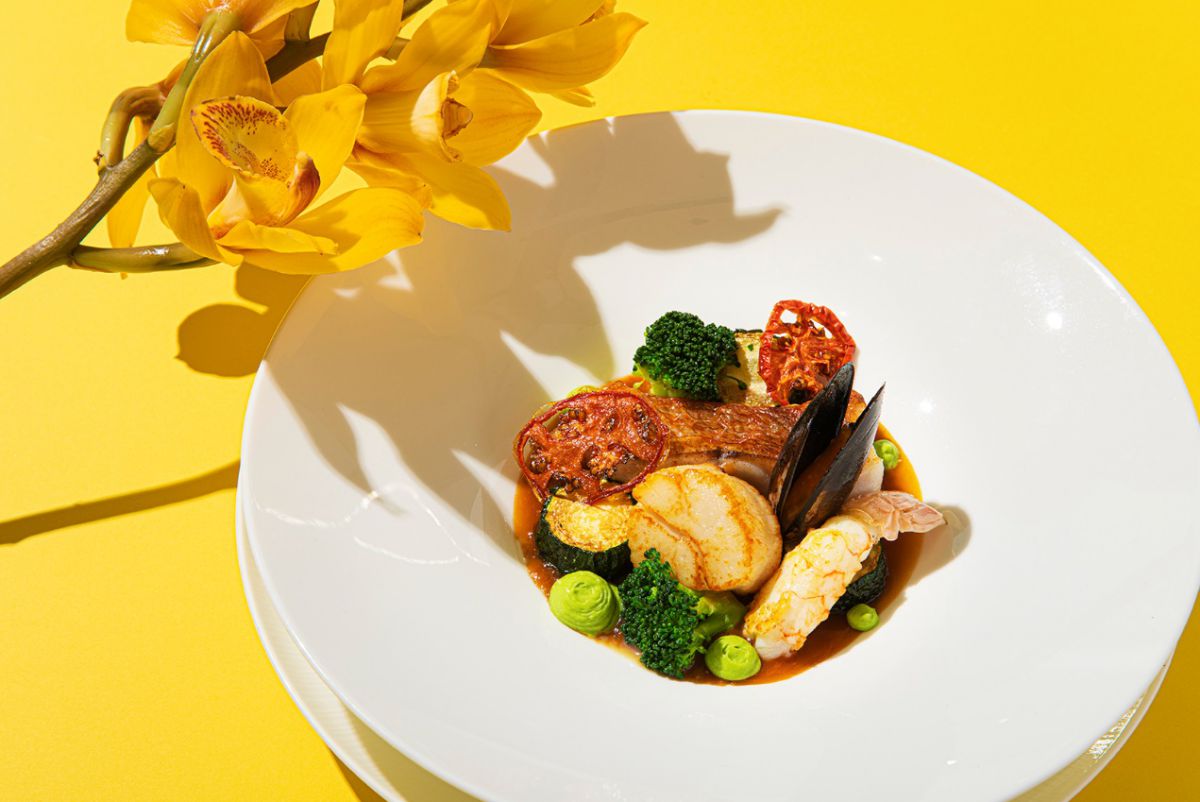 モダンブイヤベース from The Royal Hawaiian Resort　イメージ（ザ・プリンスギャラリー 東京紀尾井町）