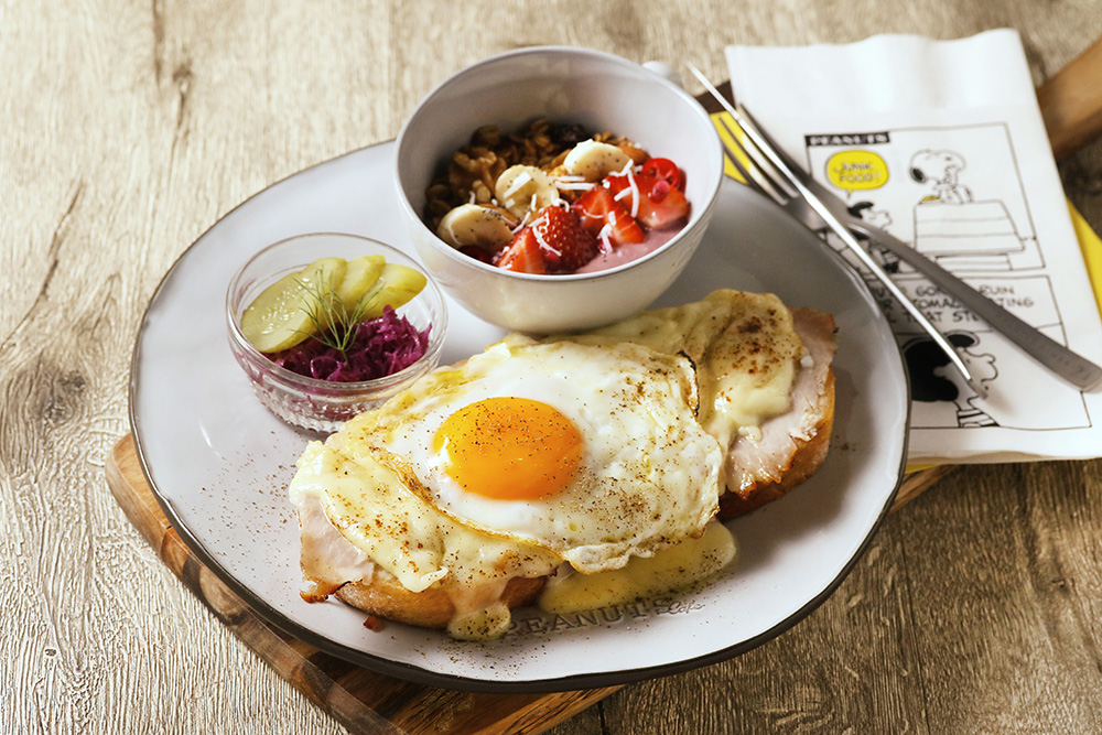 「淡路産もち豚ハムとグリュイエールチーズのクロックマダム」1628円