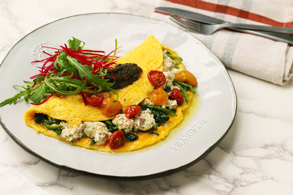 「自家製ツナとスピナッチ、セミドライトマト、タプナードのオムレツ」1518円