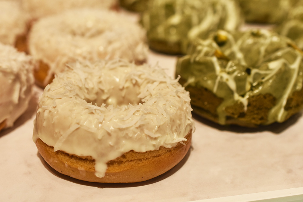 「スヌーピーの“No！Not Coconut！”ドーナツ」385円