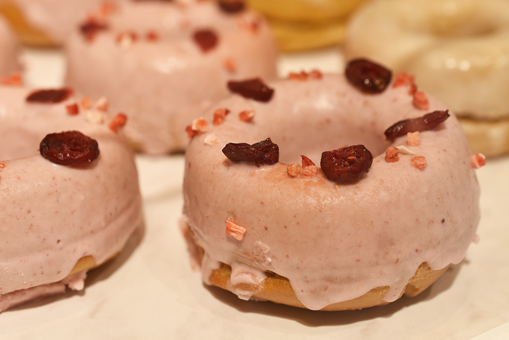 「チャーリー・ブラウンの“LET’S GO”ドーナツ」418円