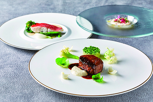  ディナーコース1万8000円～。「記憶に残る料理」をコンセプトに、伝統とモダンを融合させた料理が評判です