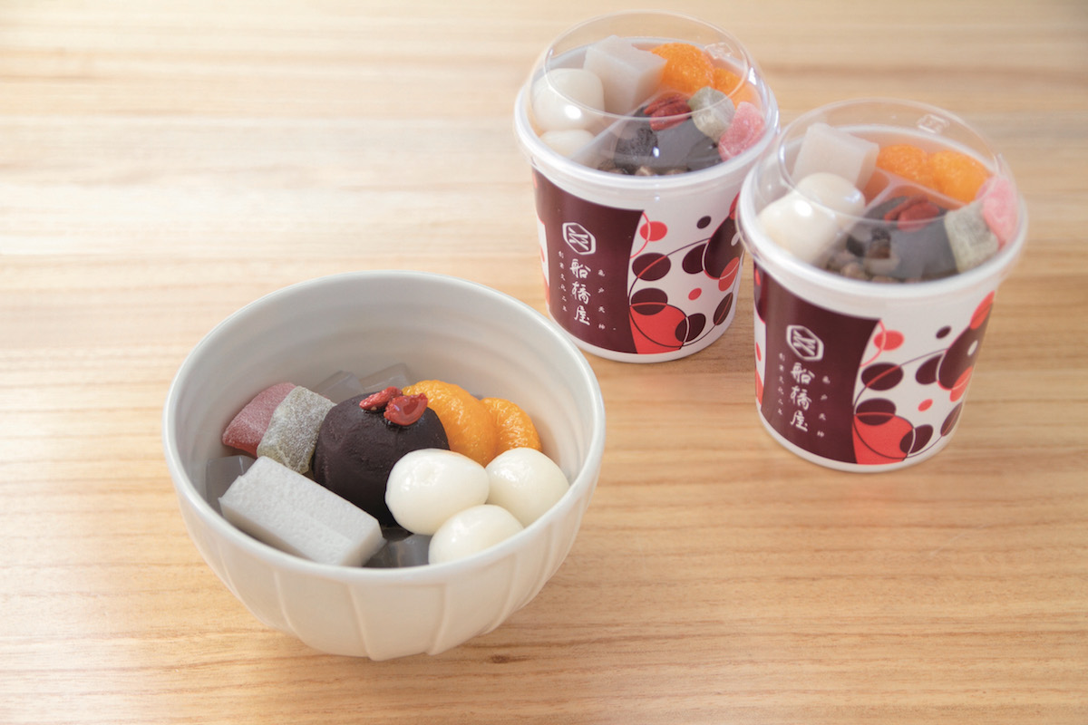 「白玉あんみつ」1カップ 540円　船橋屋こよみ（エキュート東京）