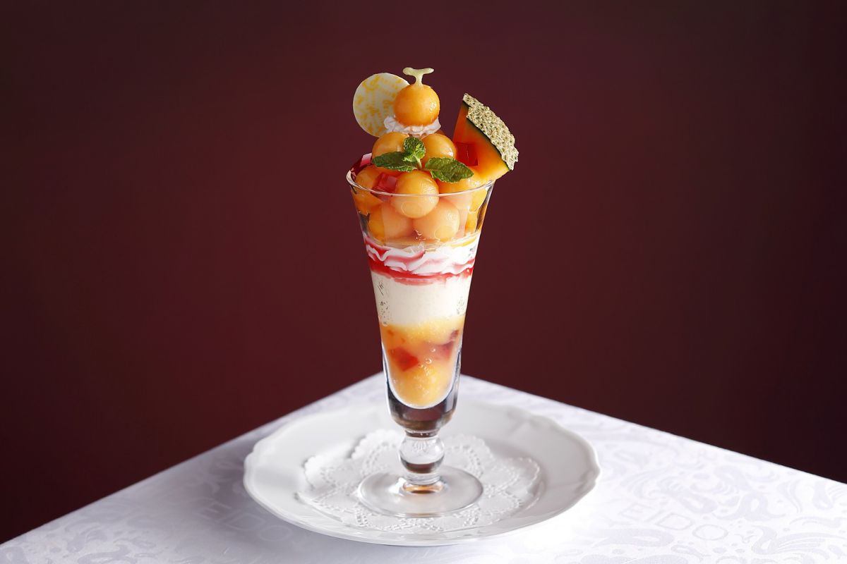 「北海道 富良野市産“富良野メロン”のパフェ」2300円