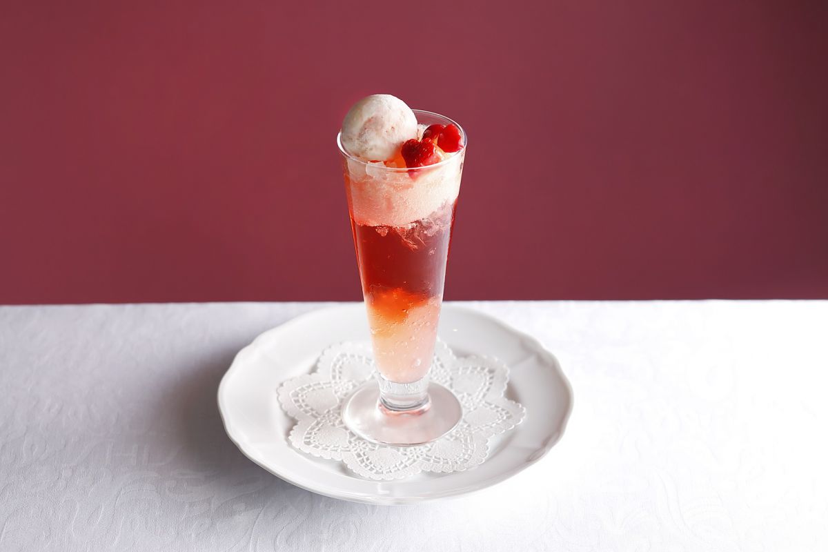 「アイスクリームソーダ“アルティミューン”」1300円