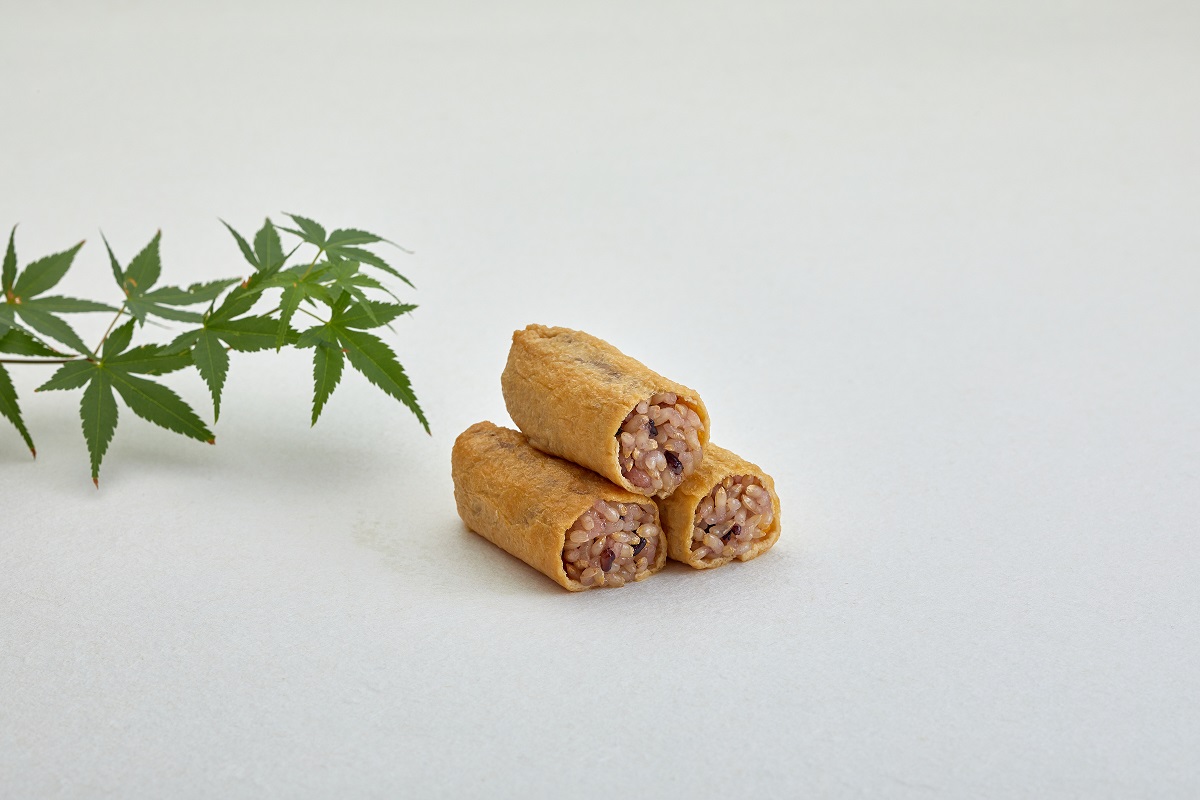 「玄米 ひめいなり」ごま、ゆず　各110円　しば漬け、わさび、おじゃこ　各130円 牛しぐれ　150円 ※単品は、組み合わせて4個から購入可能