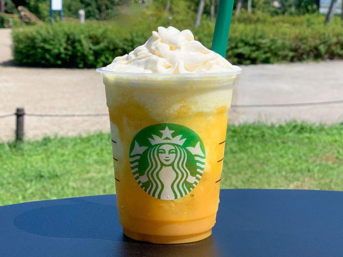 「GO パイナップル フラペチーノ&reg;」  Tall 680円 （お持ち帰り）／Tall 693円 （店内利用）※Tallサイズのみ